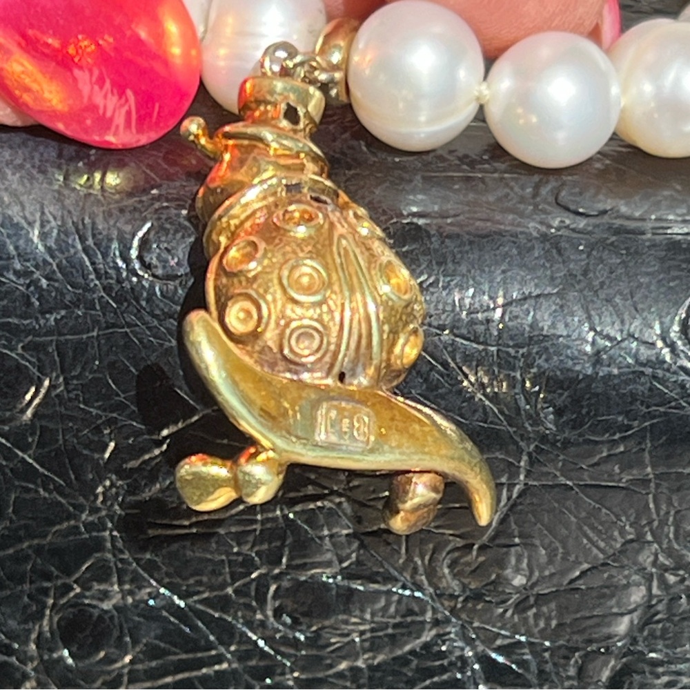 18k unoaerrePearl Bracelet with Gold Charm - Picture 2 of 5